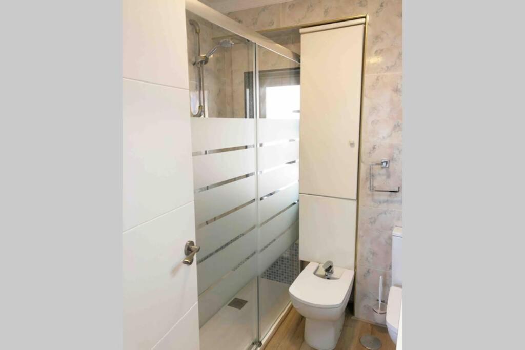 Adela Beach Apartment, Lujo En 1ª Linea De Playa Apartment