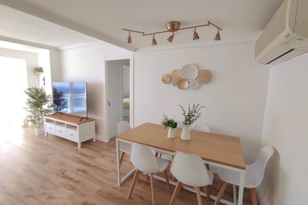 Adela Beach Apartment, Lujo En 1ª Linea De Playa Apartment *